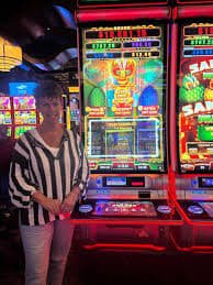 fafafa gold Slot ဂိမ်းကို မိုဘိုင်း APP ဖြင့် MMK ကျပ်ငွေထည့်ကာ ကစားနေသောမြင်ကွင်း
